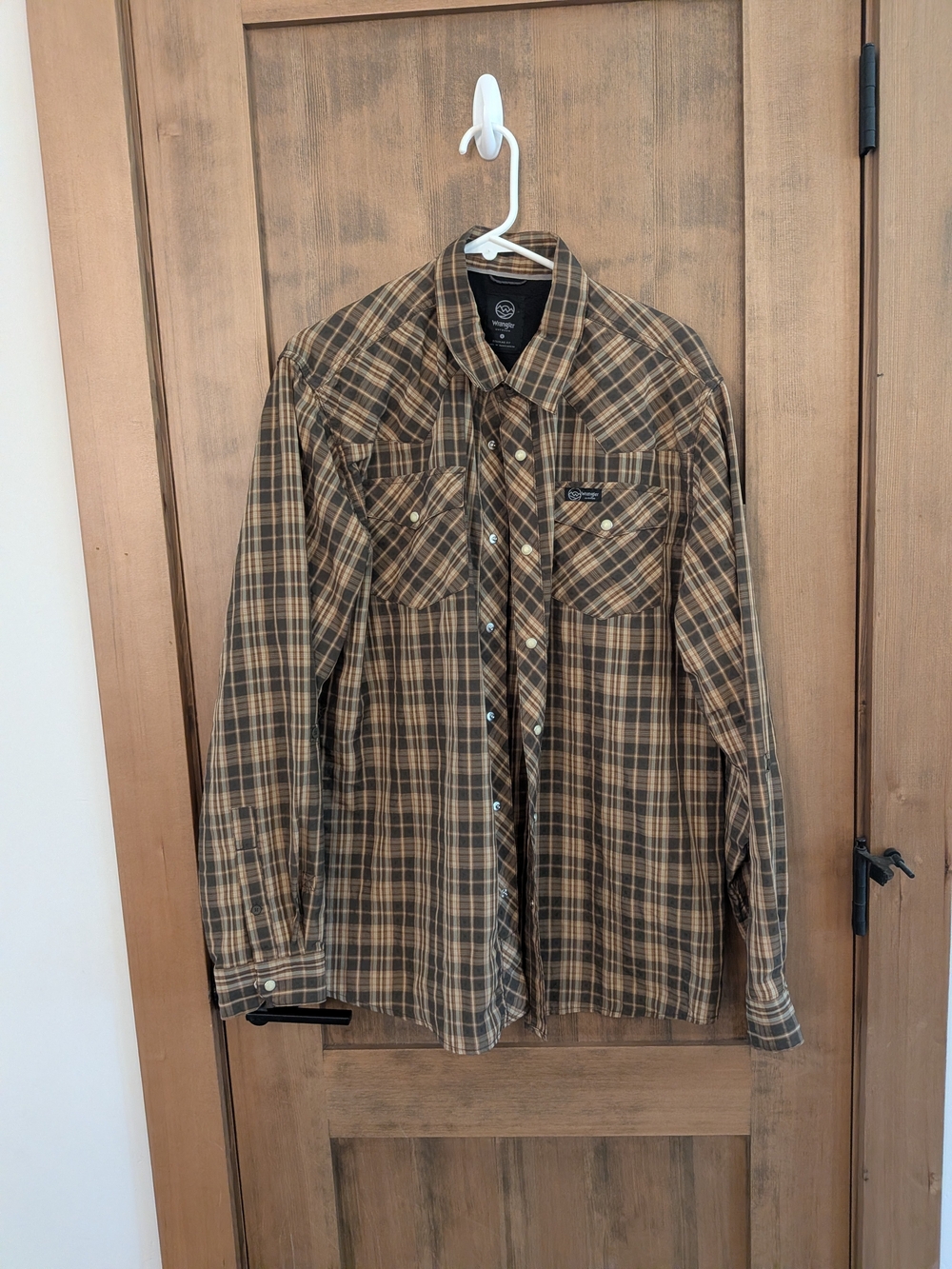 Wrangler Outdoor Brown and Tan Pearl Snap